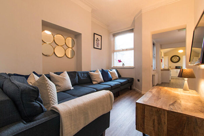 7 Bedroom Terraced House To Rent In Cawdor Road, Manchester, M14