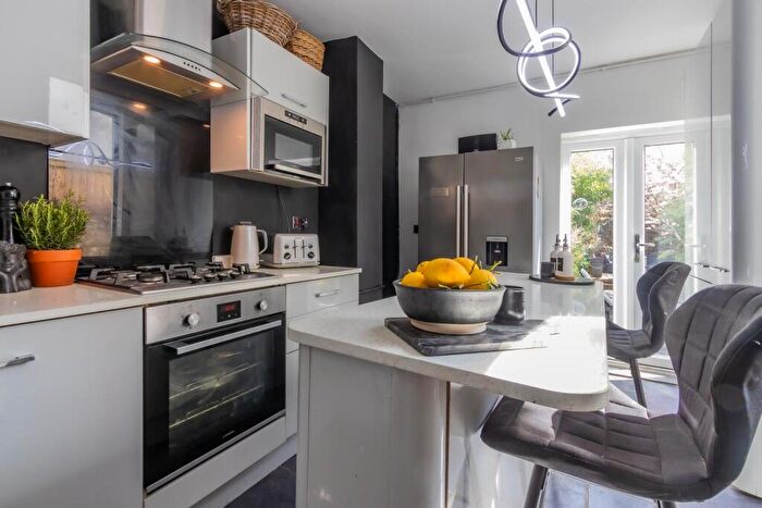 3 Bedroom Terraced House For Sale In Bendrick Road, Barry, CF63