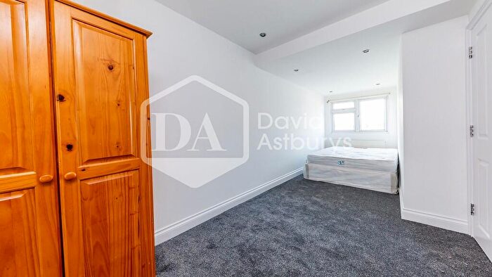 3 Bedroom Apartment To Rent In Holloway Road, Archway, London, N19