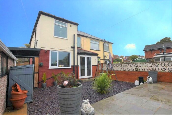 3 Bedroom Semi-Detached House To Rent In Tong Road, Leeds, West Yorkshire, LS12