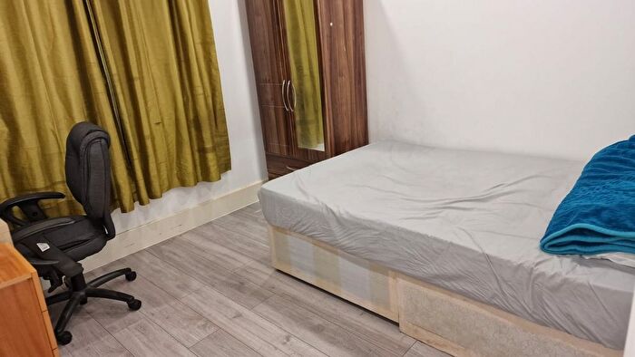 2 Bedroom Semi-Detached House To Rent In Beamway, Dagenham, RM10