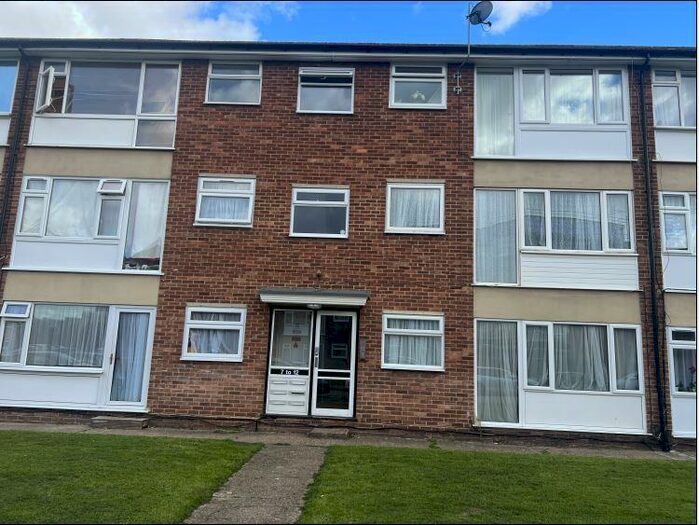 2 Bedroom Apartment To Rent In Slough, Berkshire, SL1