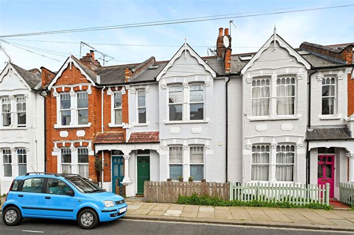 3 Bedroom Terraced House For Sale In Thorpebank Road, London, W12
