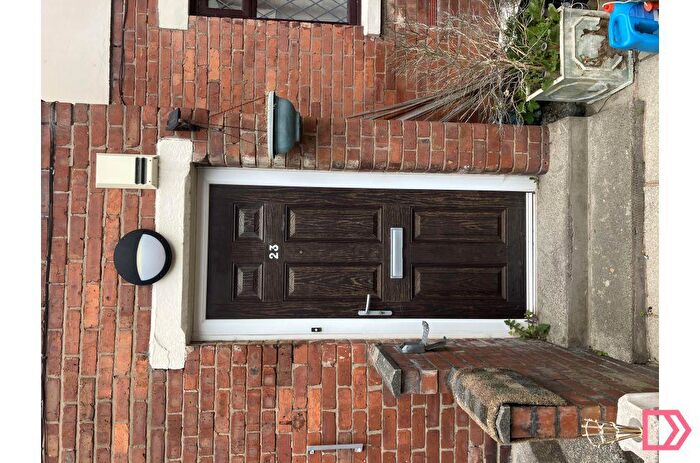 1 Bedroom Flat To Rent In Wellmead Close, Manchester, M8