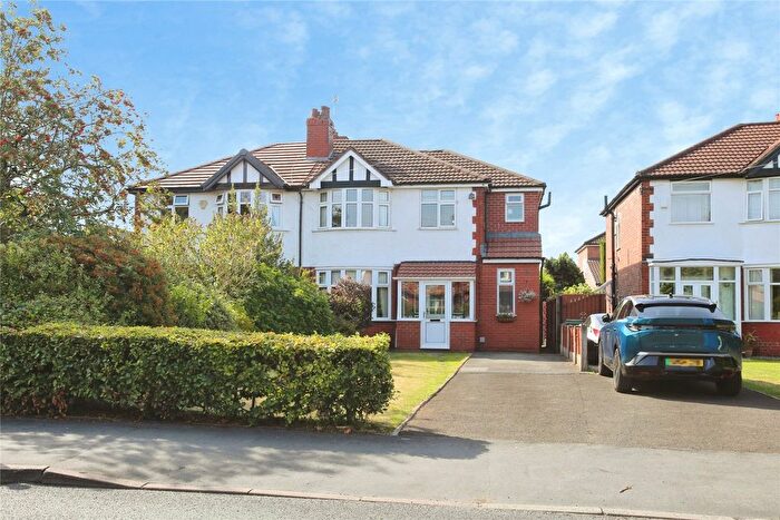 4 Bedroom Semi-detached House For Sale In Green Lane, Heaton Moor, Stockport, SK4