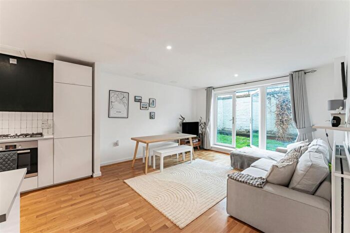 1 Bedroom Flat For Sale In Thomas Jacomb Place, Walthamstow, London, E17