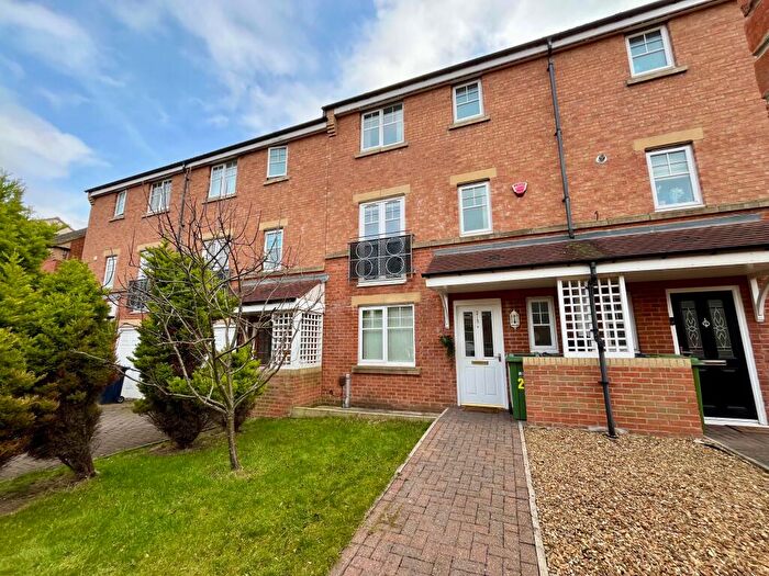 4 Bedroom Town House To Rent In Sanderson Villas, St James Village, Gateshead, NE8