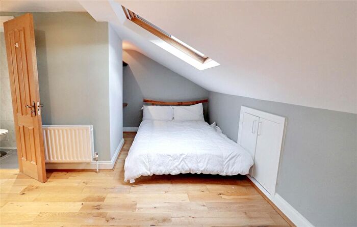 Apartment To Rent In Mayton Street, Holloway, London, N7