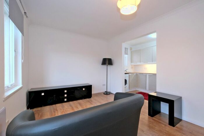 2 Bedroom Flat To Rent In Headland Court, Garthdee, Aberdeen, AB10