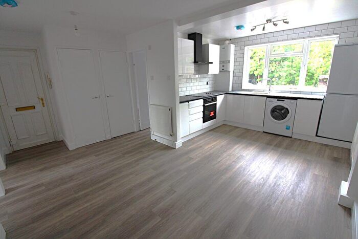 2 Bedroom Flat To Rent In Chaseville Parade, Chaseville Park Road, London, N21
