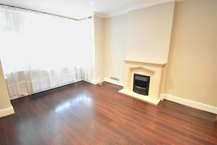 3 Bedroom Property To Rent In Tolworth Park Road, Tolworth, Surbiton, KT6