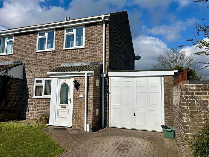 3 Bedroom Semi-Detached House To Rent In Hawthorn Close, Bulwark, Chepstow, NP16