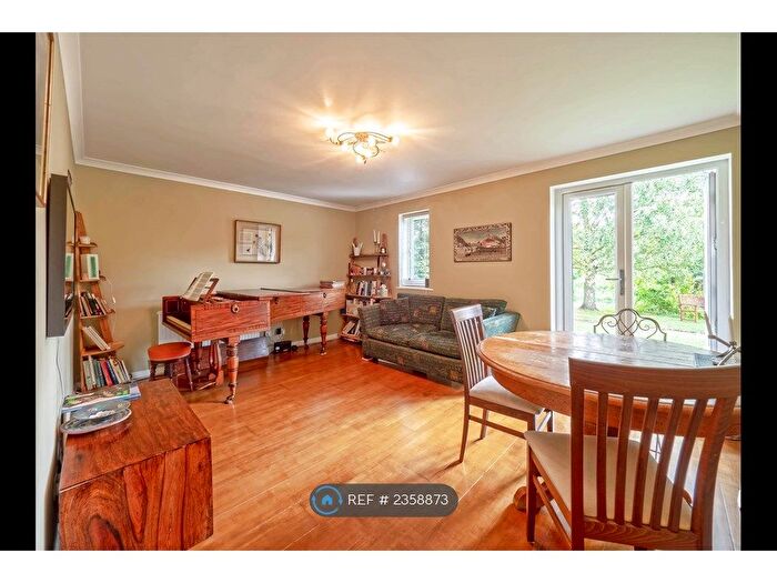 2 Bedroom Flat To Rent In The Willows, Rickmansworth, WD3