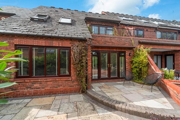 2 Bedroom Apartment For Sale In Mill Lane, Stratford-upon-Avon, CV37