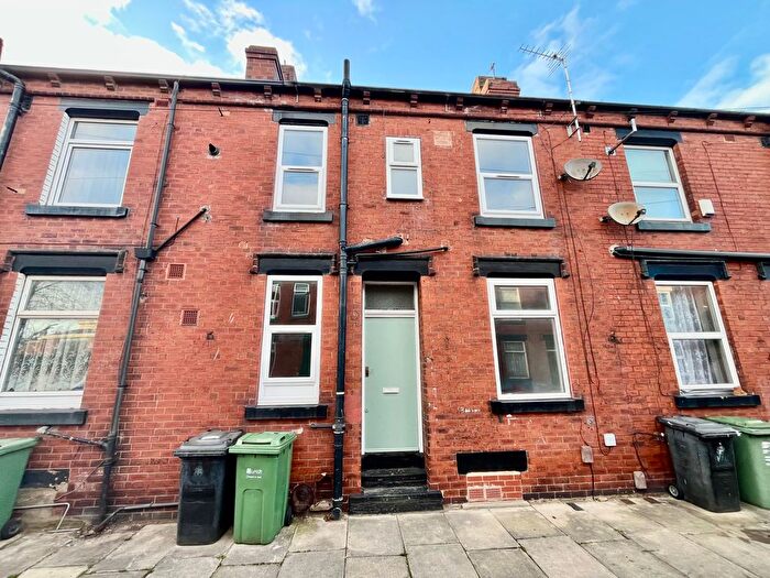 2 Bedroom Property To Rent In Dobson Terrace, Leeds, LS11