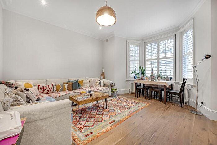 1 Bedroom Flat To Rent In Redcliffe Square, Chelsea, SW10