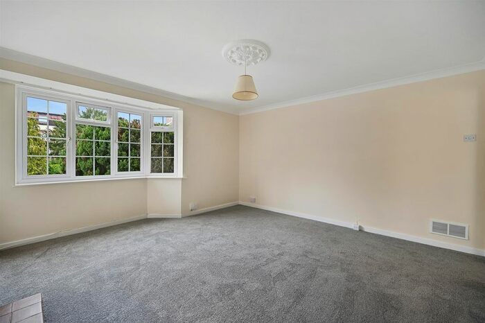 2 Bedroom Flat To Rent In London Road, North Cheam, Sutton, SM3