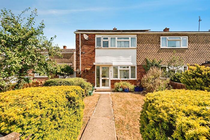 3 Bedroom Semi-Detached House For Sale In Ensbury Path, Aylesbury, HP20
