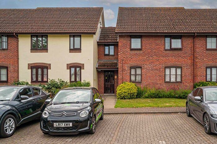 2 Bedroom Apartment For Sale In High Road, Broxbourne, EN10