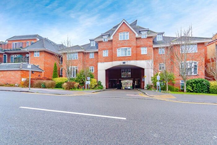 2 Bedroom Flat For Sale In Croydon Road, Caterham, Surrey, CR3