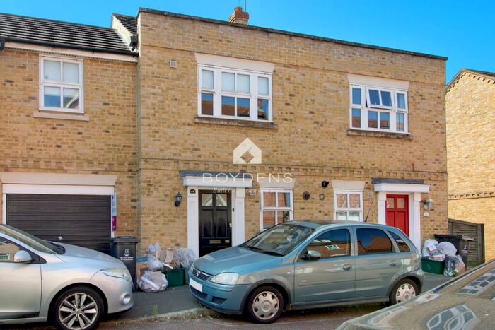 3 Bedroom Terraced House To Rent In Mascot Square Colchester, CO4