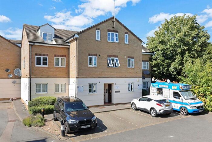 2 Bedroom Flat To Rent In Dover Close, London, NW2