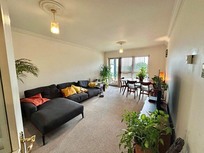 2 Bedroom Flat To Rent In Stanley House, Palmers Green, N13