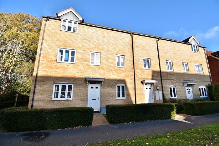 2 Bedroom Flat To Rent In Haybluff Drive, Stevenage, SG1