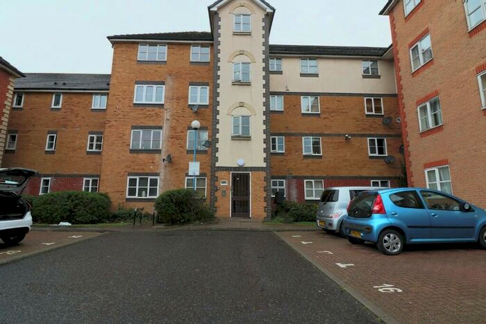 2 Bedroom Flat To Rent In Blessing Way, Barking, Essex, IG11