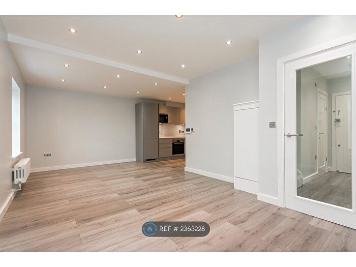 3 Bedroom Flat To Rent In The Old Bank, Southborough, Tunbridge Wells, TN4