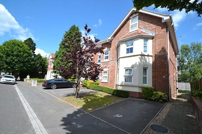 2 Bedroom Flat To Rent In Bournemouth, BH5