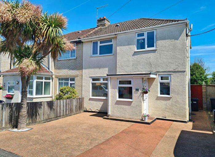 3 Bedroom Semi-Detached House For Sale In Causeway Crescent, Totton, SO40