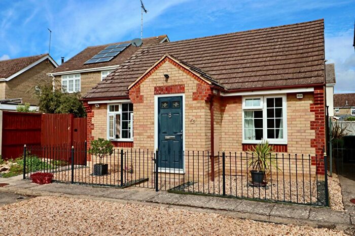 2 Bedroom Detached Bungalow For Sale In Siddons Close, Oundle, Peterborough, PE8