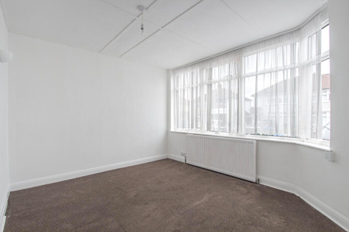 2 Bedroom Semi Detached House To Rent In Monmouth Close, DA16