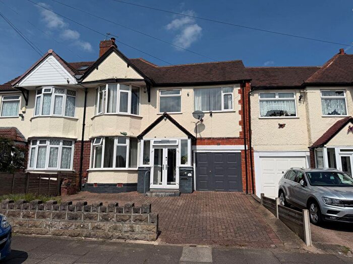 4 Bedroom Semi-Detached House For Sale In Warren Hill Road, Kingstanding, Birmingham, B44