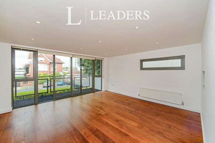 2 Bedroom Apartment To Rent In Palmeira Avenue, Hove, BN3