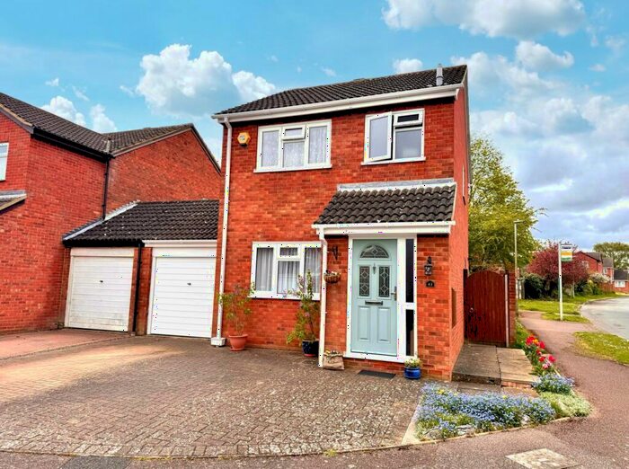 3 Bedroom Link Detached House For Sale In Chauncy Gardens, Baldock, SG7