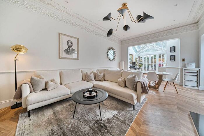 2 Bedroom Flat For Sale In Amherst Road, Ealing Broadway, London, W13