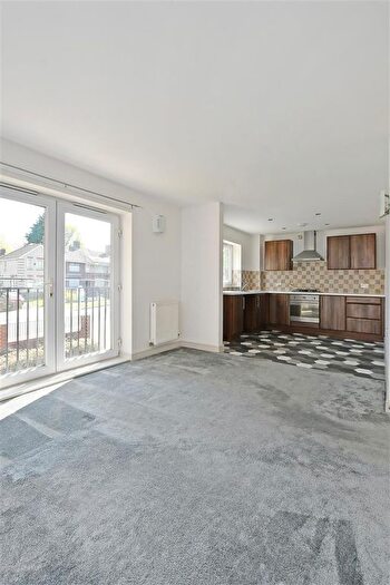 2 Bedroom Flat For Sale In Barnsley Road, Sheffield Lane Top, S5