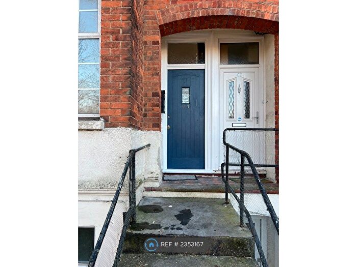 2 Bedroom Flat To Rent In Purley Downs Road, Croydon., CR8