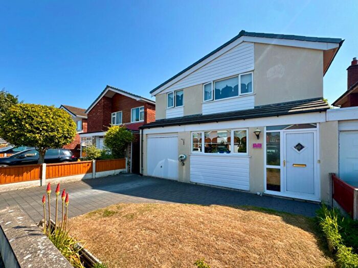 5 Bedroom Link Detached House For Sale In Longfield, Formby, Liverpool, L37