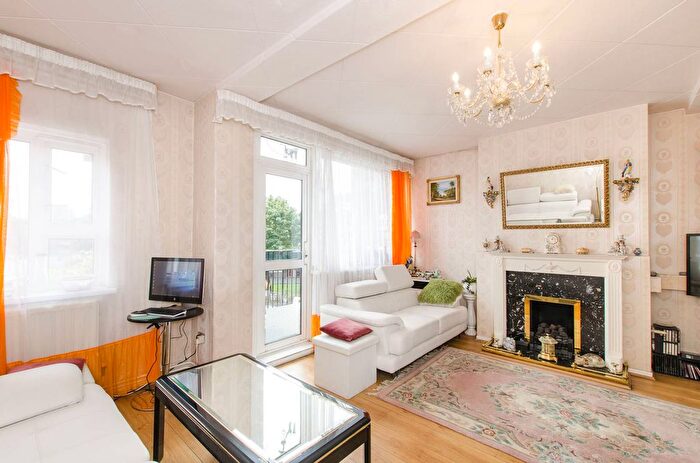 2 Bedroom Flat For Sale In Patmore Estate, Nine Elms, Nine Elms, London, SW8