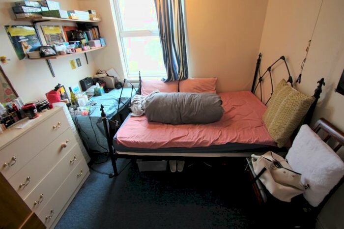 3 Bedroom Semi-Detached House To Rent In Kelso Gardens, Hyde Park, Leeds, LS2