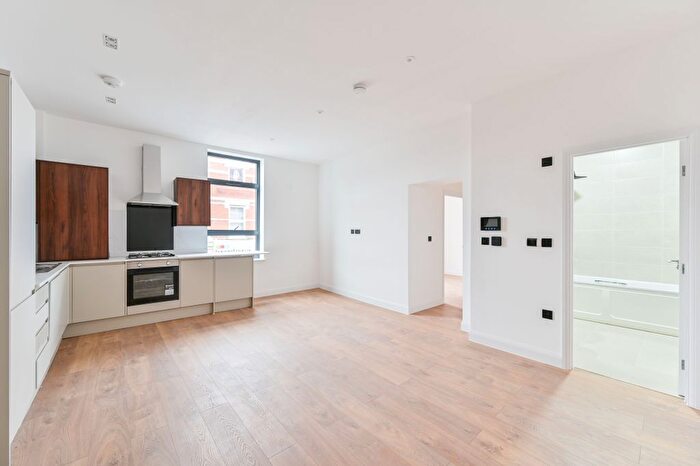 2 Bedroom Flat To Rent In Upper Tooting Road, London, SW17