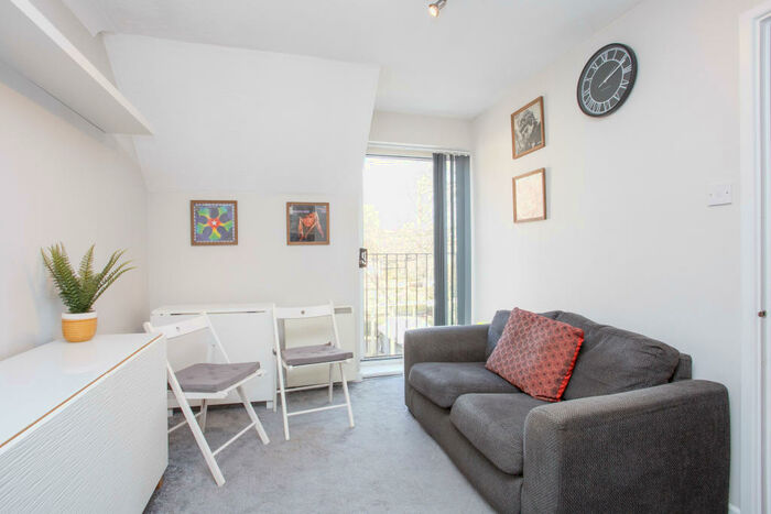 1 Bedroom Apartment To Rent In Oakdene Mews, Sutton, Surrey, SM3