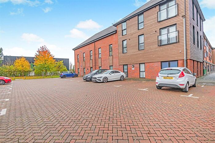 1 Bedroom Flat For Sale In Charlotte Way, Leybourne, West Malling, ME19