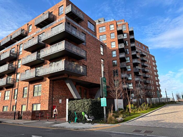 2 Bedroom Flat To Rent In Hemlock Street, London, E14