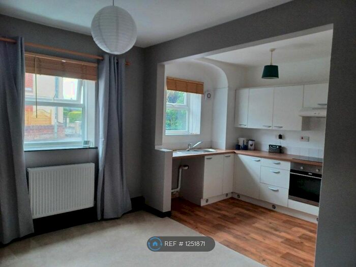 1 Bedroom Flat To Rent In Wingfield Road, Trowbridge BA14