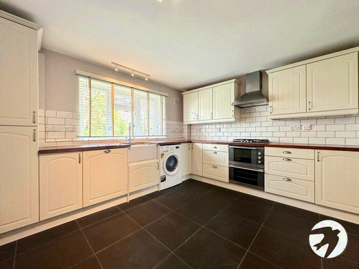 2 Bedroom Flat To Rent In Gunner Lane, London, SE18