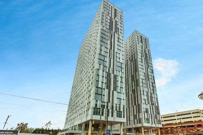 1 Bedroom Flat To Rent In Michigan Point Tower B, Michigan Avenue, M50